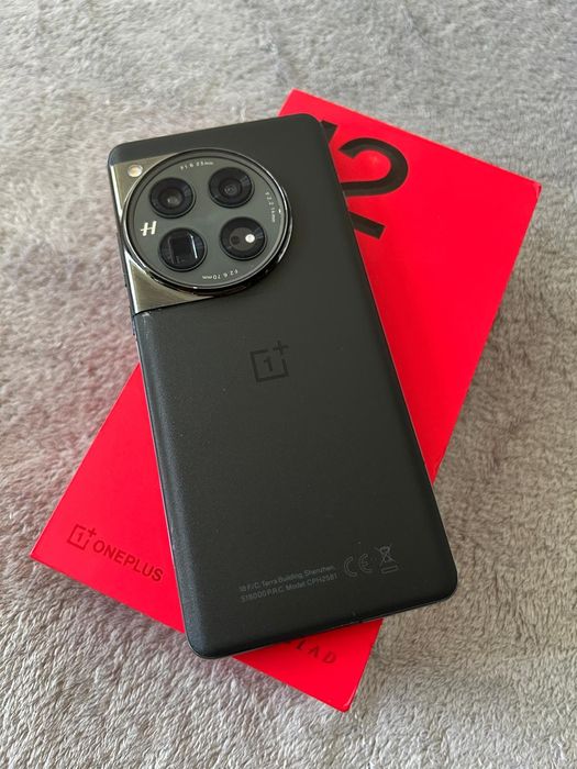 OnePlus 12  512GB 16GB RAM in cutie stare excelentă 100% baterie