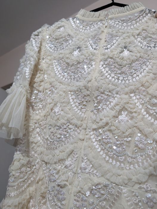 Niddle & Threads rochie originala - varianta scurta până la genunchi