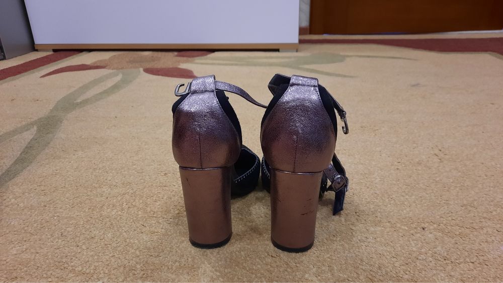 Продаю обувь 34-35рр