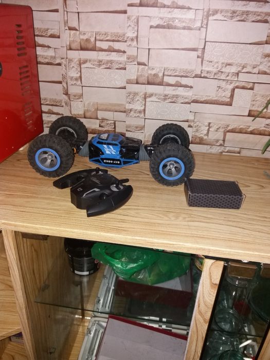 Машинка на пульте управлении