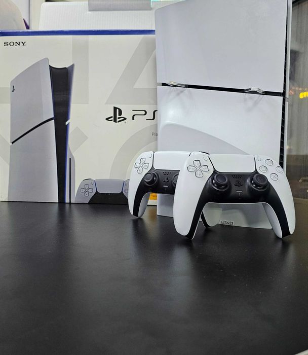 Sony PlayStation 5 Slim CFI-2016, 1 ТБ, два геймпада