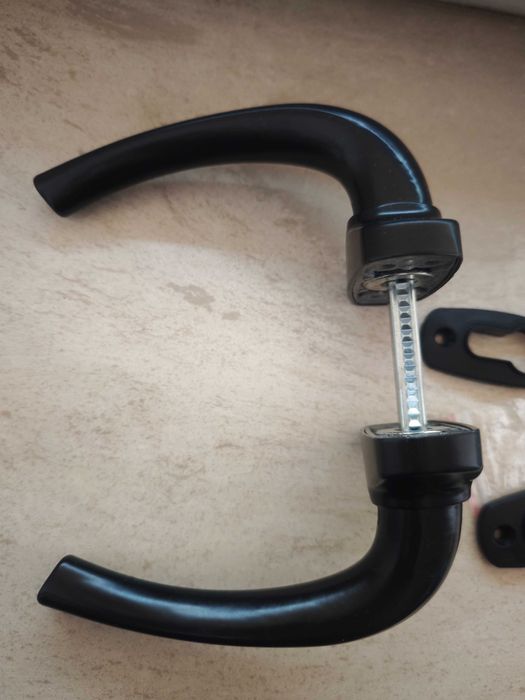 Дръжка за алуминиева и PVC дограма