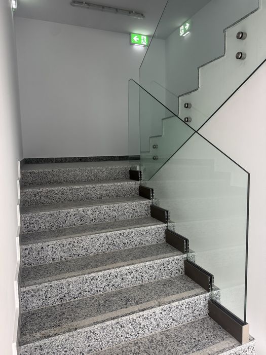 Balustrada din sticla securizata pentru balcoane si scari