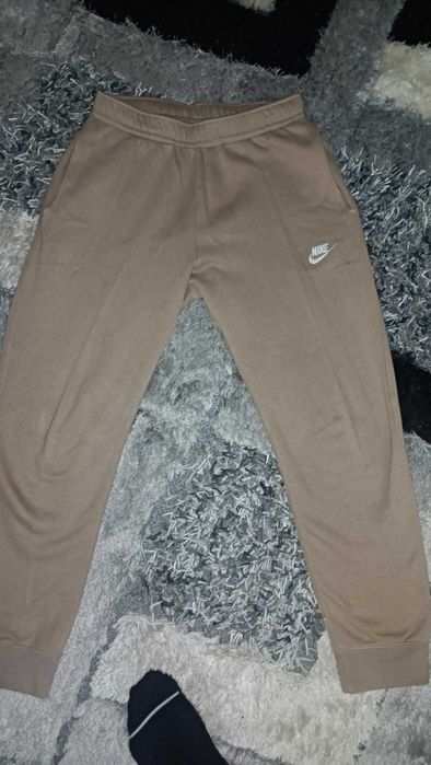 Pantaloni Nike 130 lei