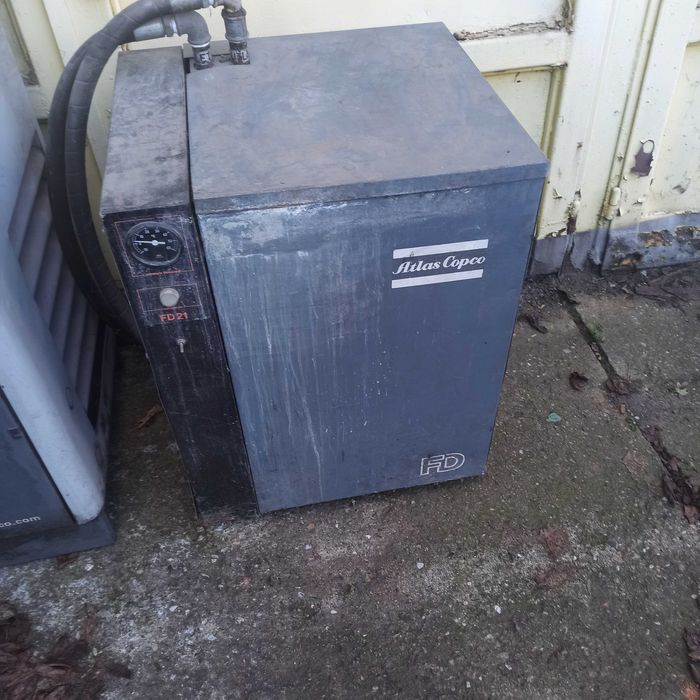 Vând compresor industrial