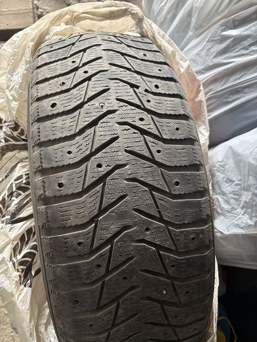 Продам зимние шины R18