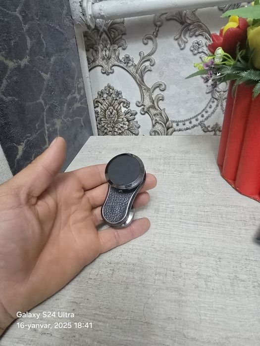 Moshenaga telfon ushlab turgich sotiladi