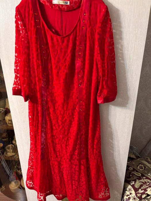 Продаю Красное платье