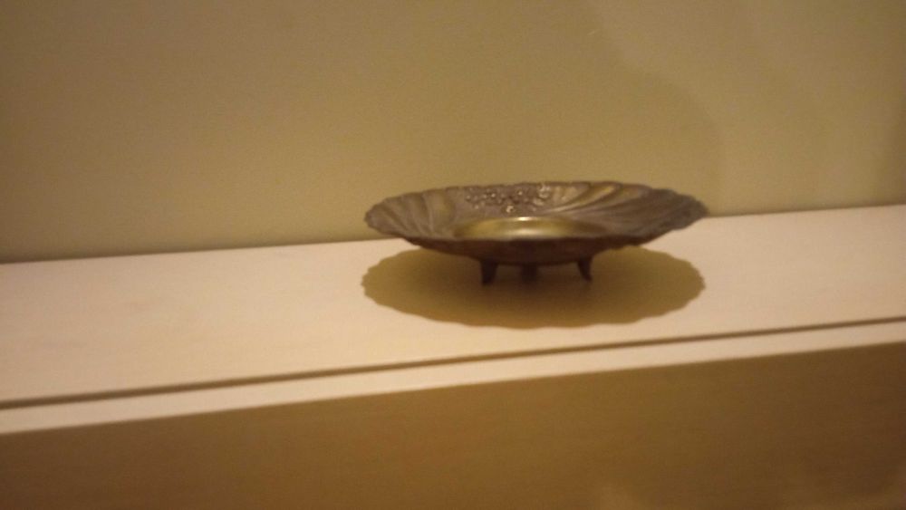 Стара, месингова чиния на крачета