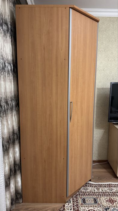 Продается Угловой шкаф