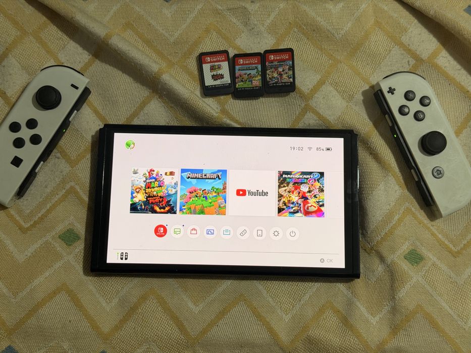 Nintendo switch oled с 3 игри става и бартер
