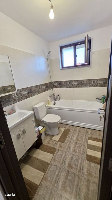Casa tip duplex de vanzare — zona Capitol, Pitesti
