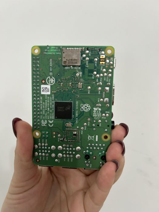 Продается rasberry pi3 b+