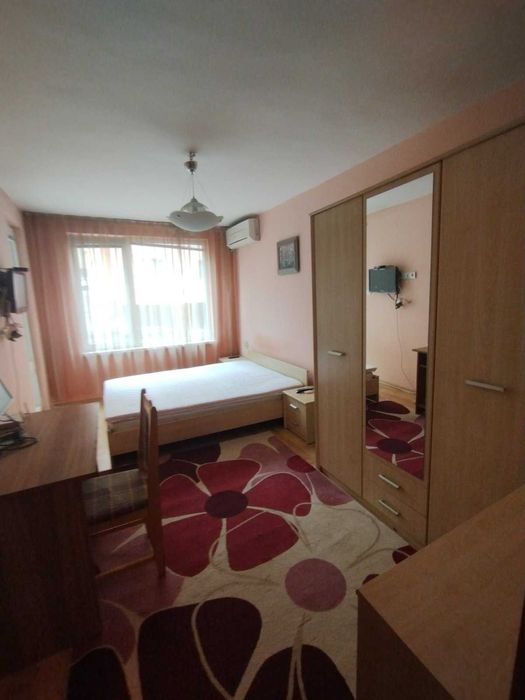 Дава се под наем Тристаен апартамент в София, Център - 90 кв.м за 867 € - Снимка #2