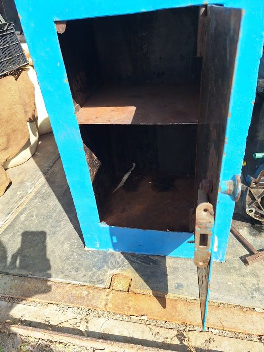 продам железный сейф