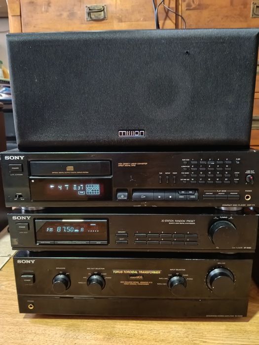 Xbox One  ; Panasonic dvd-s33 ; Sony TA-F246E
