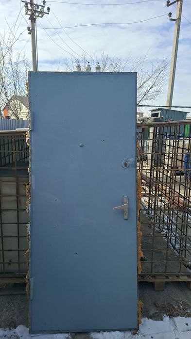 Дверь железная, 80см