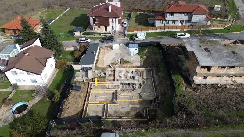Продава се Четиристаен апартамент в с. Звездица, Област Варна - 133 кв.м за 667 €/кв.м - Снимка #3