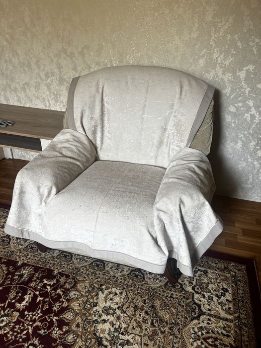 Диван и два кресла (Италия)
