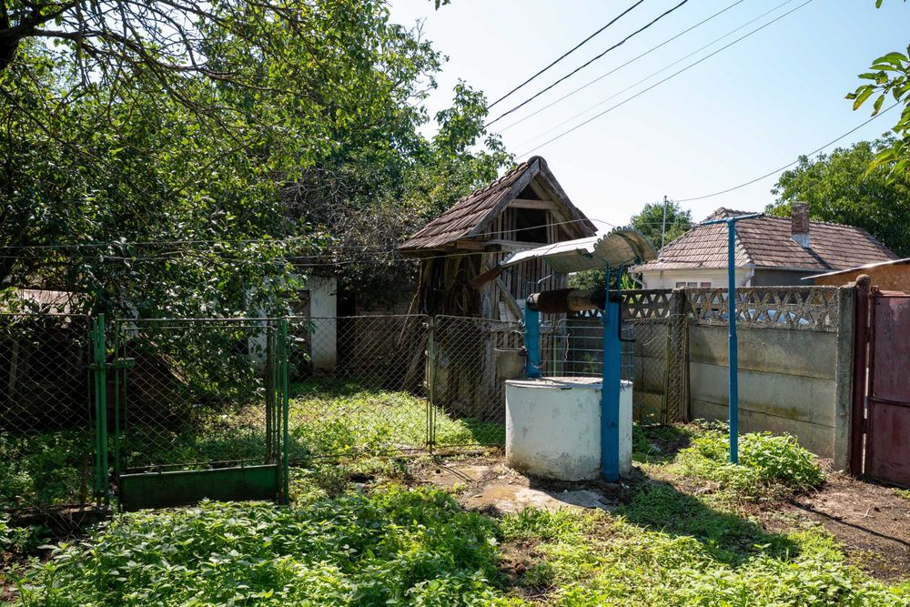 Casă bătrânească cu grădină și teren extrav. de vânzare - Ocna Mureș
