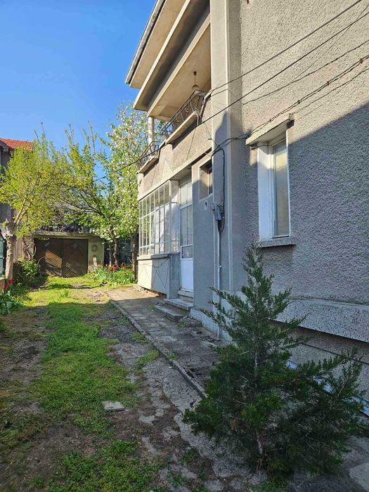 Двуетажна тухлена къща гр. Попово, ТОП ЛОКАЦИЯ!!!