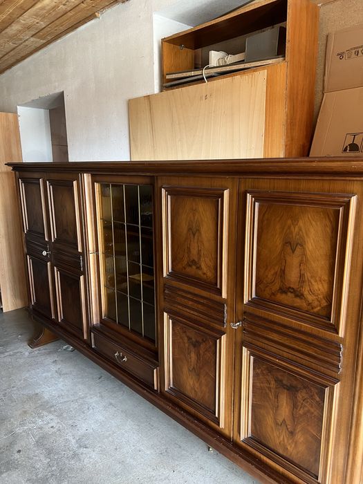 Biblioteca cu insertii de lemn, culoare nuc