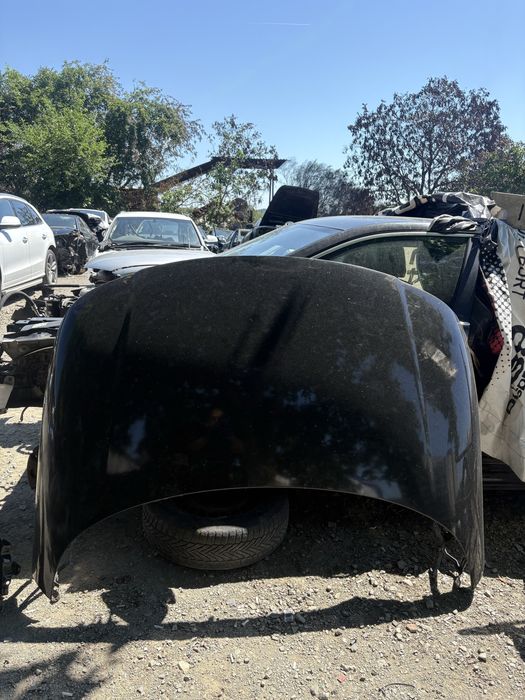 Продавам преден капак за Audi TT