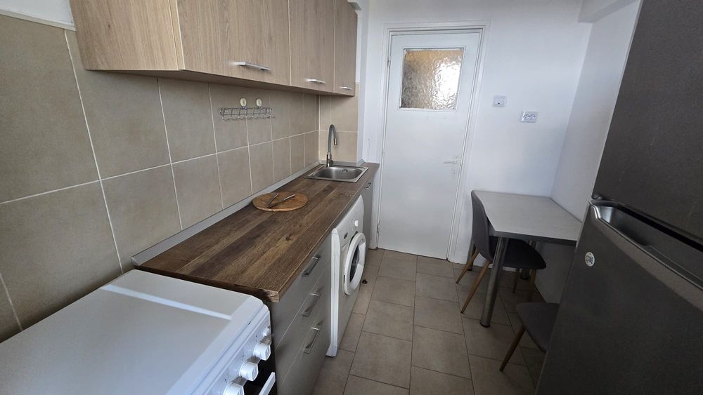 Inchiriez 2 camere piata Progresu,proaspat renovat