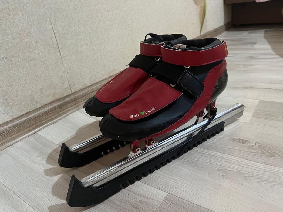 Продам конкобежные коньки(шорттрек)