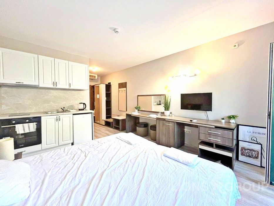 Дава се под наем Едностаен апартамент в к.к. Св.Св. Константин и Елена - 32 кв.м за 300 € - Снимка #1