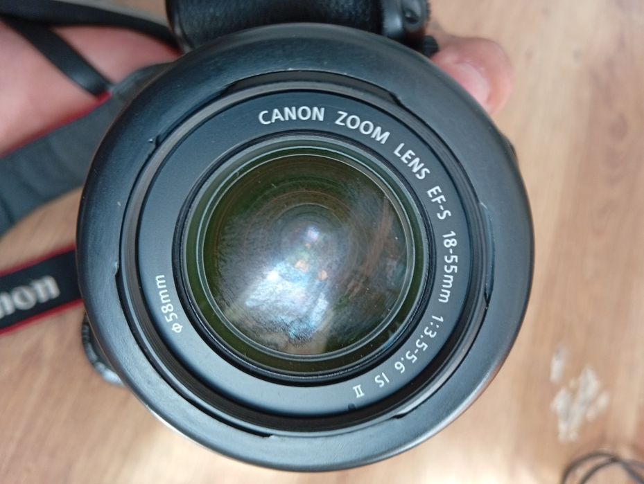 Aparat foto Canon EOS 550D DS12627oferta1 folosit puțin.