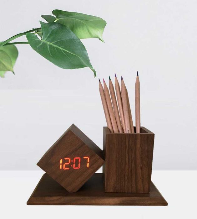 Органайзер и LED часовник с няколко показателя 2 в 1