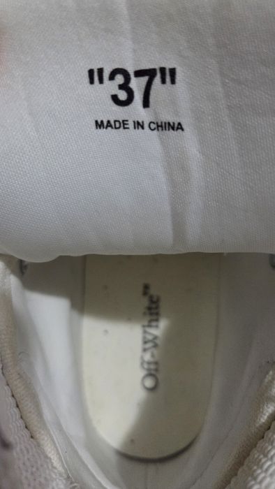 Vând adidasi off white 37