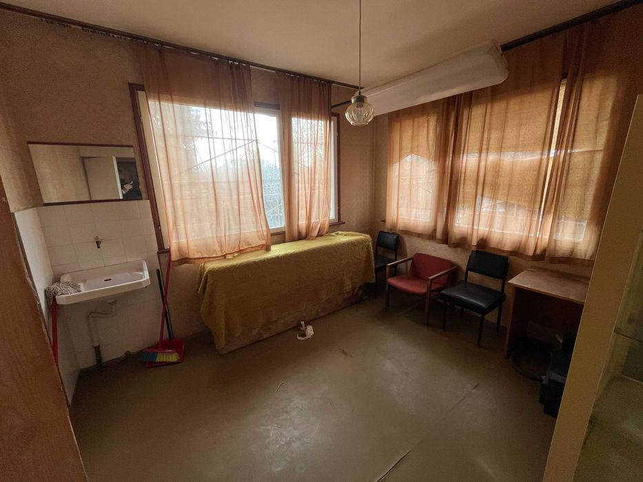 Продажба на прекрасна двуетажна вила в село Долно Сахране