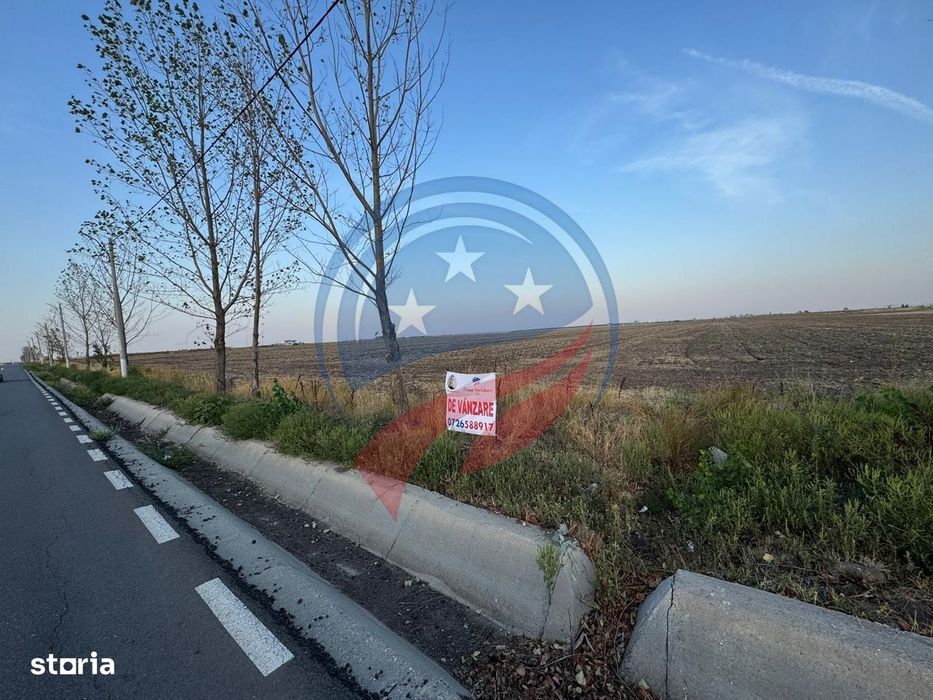 Teren generos, situat pe drum asfaltat între Craiova și Pielești