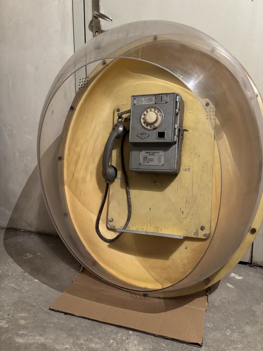 Уличен монетен телефон