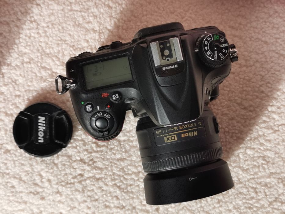 nikon d7200 cu 35mm 1.8 grip parasolar