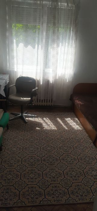 Închiriez apartament 3 camere in Carpați 1