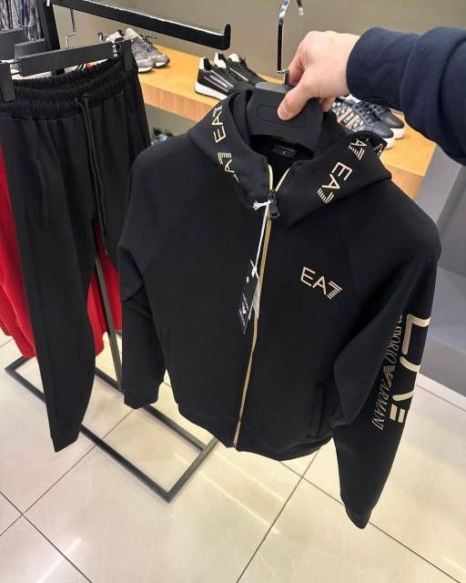 Trening de bărbat model nou