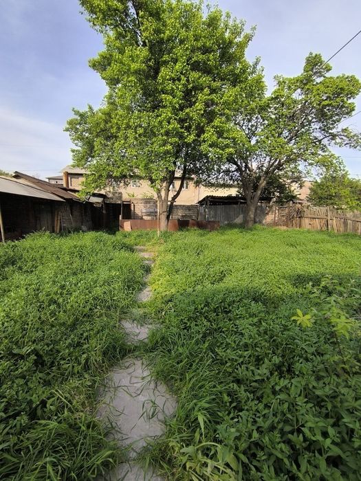 Продам 6,2 сотки в янгихаетском районе. Старые Сергели. В доль дороги.