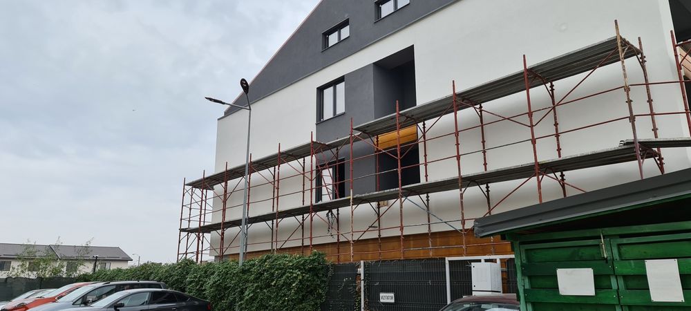 Închiriez Schela si Popi Metalici!!