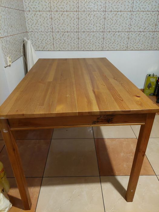 Masă cu 4 scaune