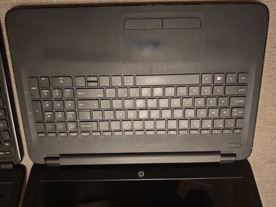 Продавам два лаптопа Acer и Hp за  части или за ремонт.Hp - работи.