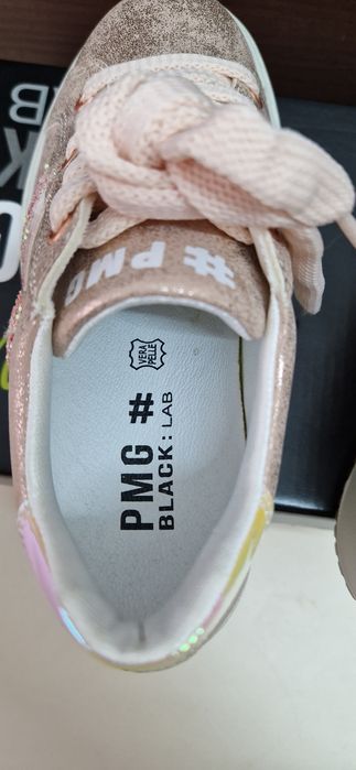 Adidasi noi Primiggi