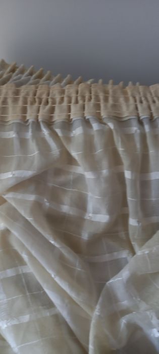 Perdea foarte mare negociabil