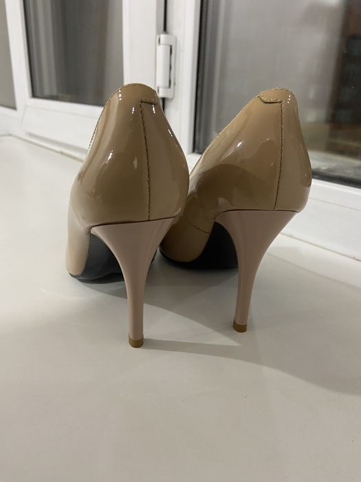 Продам женские туфли