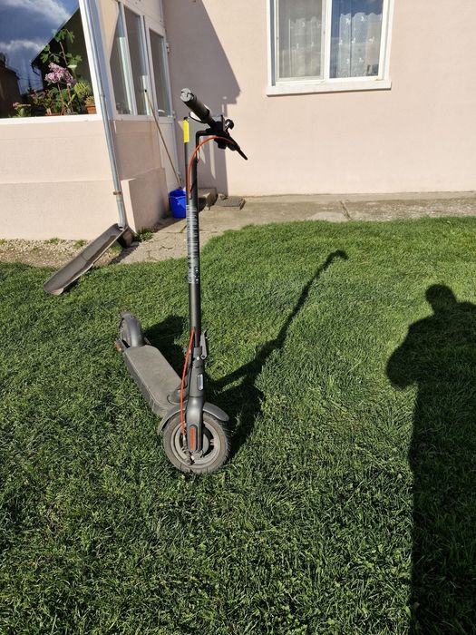 Vând trotineta electrica încă în garantie