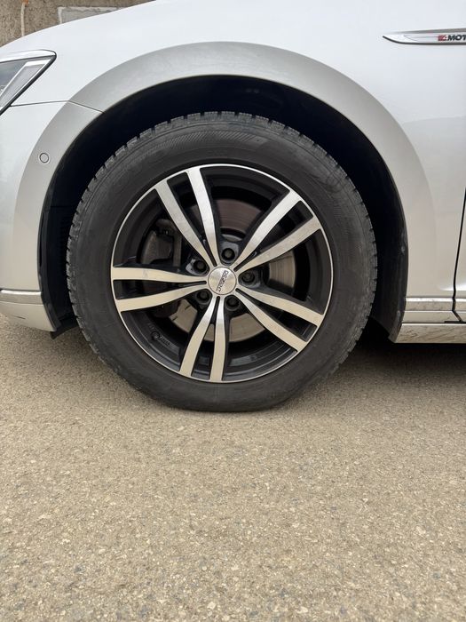 Джанти Dezent 17” 5х112 с втулки за 57.1мм централен и болтове за тях