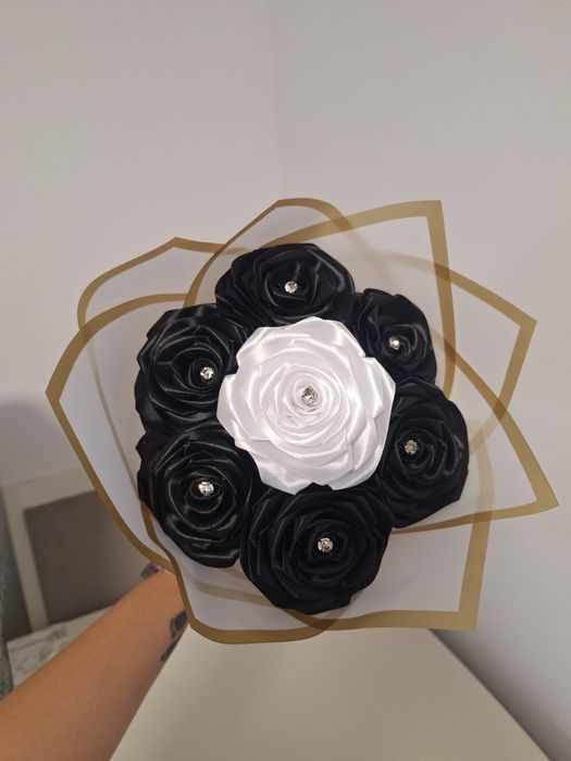 Buchete flori din satin