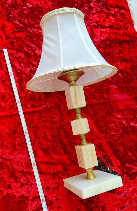 Супер Качествена БЯЛА МРАМОРНА Българска Настолна Соц Лампа